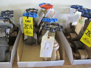 LOT (6) TO INCLUDE: (1) VALVE, GATE TYPE, 2-1/2" SIZE, 175 LB RATING, BRONZE MATERIAL, MALE THD X FEMALE THD CONNECTIONS, HOSE STYLE. WITH CAP AND CHAIN CONSTRUCTION. AMERICAN NATIONAL STANDARD HOSE THREADS ON MALE OUTLET, UL LISTED. PART # T-103-HC, (1) VALVE, GATE TYPE, 2-1/2" SIZE, CLASS 150 RATING, BRONZE MATERIAL, THD CONNECTIONS, THD BONNET STYLE, RISING STEM TRIM. PART # B-122, (2) VALVE, GATE TYPE, 2-1/2" SIZE, 125#WSP/200#WOG RATING, BRONZE MATERIAL, FNPT CONNECTIONS, NON-RISING STEM STYLE, SOLID WEDGE TRIM. PART # 15, (2) VALVE, GATE TYPE, 2-1/2" SIZE, 125 LB WSP/ 200 LB WOG RATING, BRONZE MATERIAL, FNPT CONNECTIONS, NON-RISING STEM STYLE. PART # 606 (W-51) LOADING & HANDLING FEE $5-